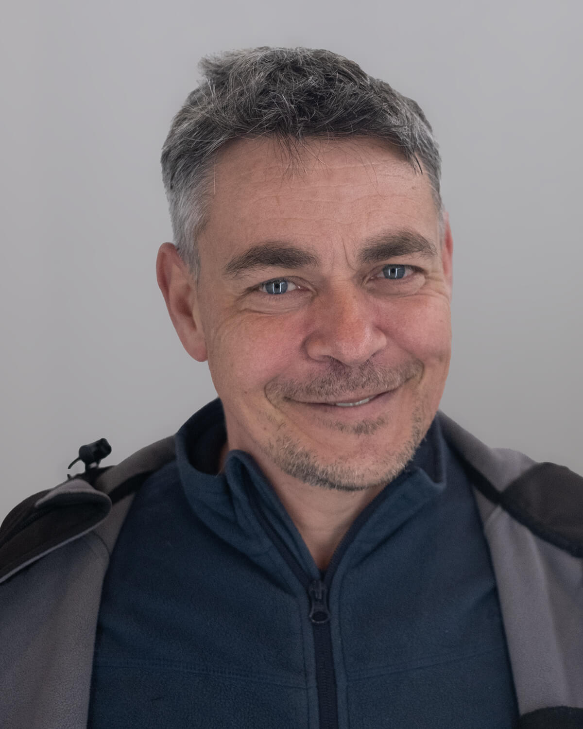 Porträtfoto-Dennis-02