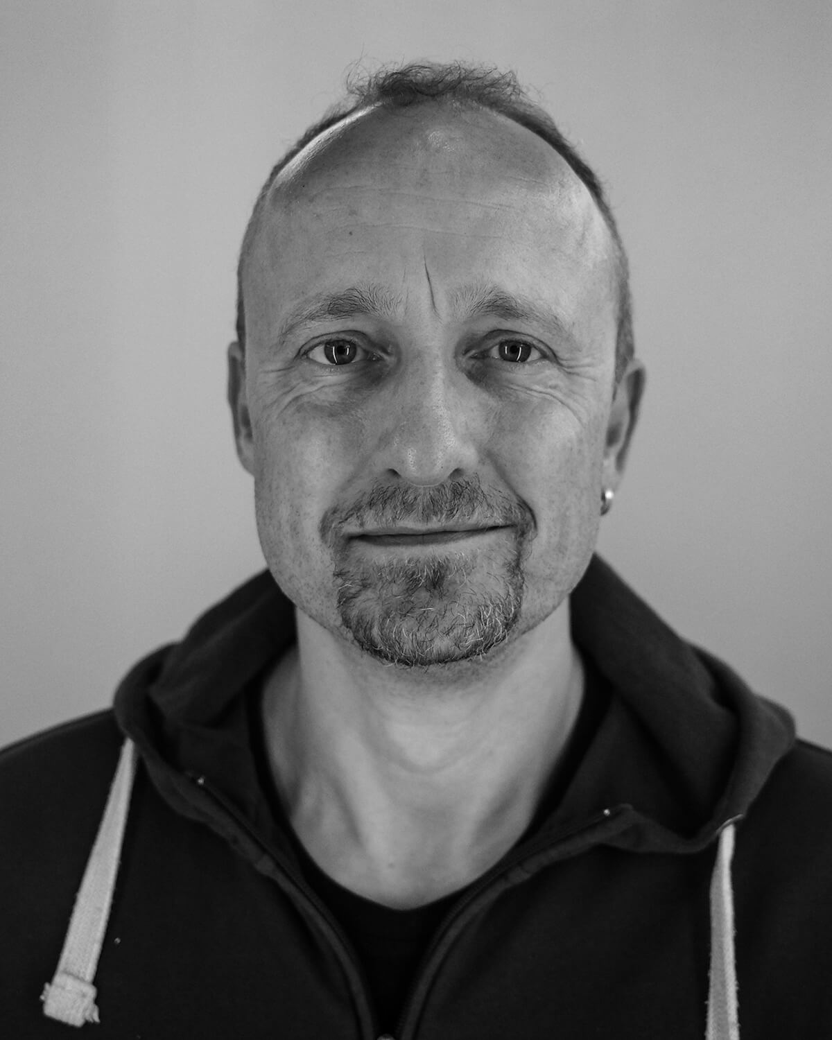 Porträtfoto-Sascha-01